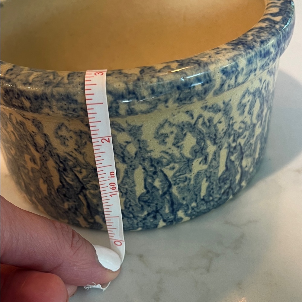 RRP CO Roseville, O USA Blue and Cream Ceramic  Bowl - Picture 9 of 9